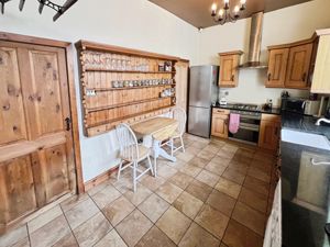 Kitchen- click for photo gallery